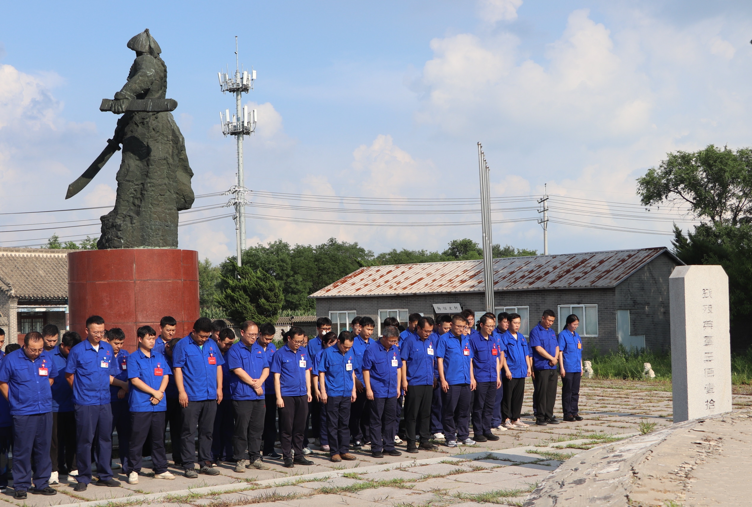 Å̽õbv±¦ÍþÌåÓý(Öйú)ÓÐÏÞ¹«Ë¾¹Ù·½ÍøÕ¾È«Ìåµ³Ô±¡¢Èëµ³Æð¾¢·Ö×ÓÏòѳ¹ú½«Ê¿ËàÁ¢Ä¬°§.JPG Å̽õbv±¦ÍþÌåÓý(Öйú)ÓÐÏÞ¹«Ë¾¹Ù·½ÍøÕ¾È«Ìåµ³Ô±¡¢Èëµ³Æð¾¢·Ö×ÓÏòѳ¹ú½«Ê¿ËàÁ¢Ä¬°§.JPG